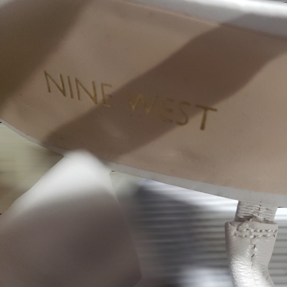 ELEGANT CREAM STRAPPY SANDALS LEATHER UPPERS - Picture 7 of 12